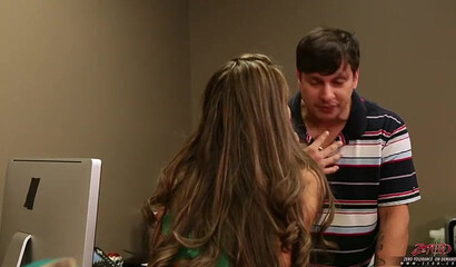 Big breasted teen pornstar seduces a hunk with her bubble butt and fucks like a pro