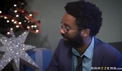 Big booty blonde loves double penetration and deep anal sex before she has gets her load