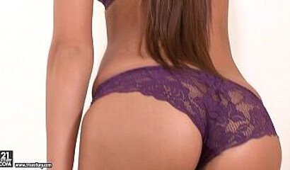 Horny big bottom teen enjoys giving gentle blowjobs before a guys drills her pussy deep