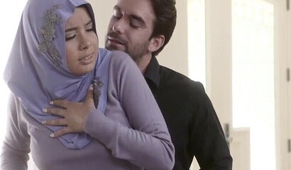 Hijab wearing teen with big ass sucks a pulsating dick before her rectum is drilled