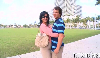 MILF bitch with big ass prefers large cocks and deep pussy pounding while she rides her man