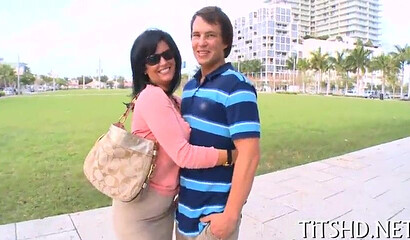 MILF bitch with big ass prefers large cocks and deep pussy pounding while she rides her man