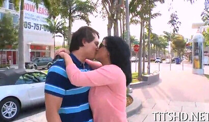 MILF bitch with big ass prefers large cocks and deep pussy pounding while she rides her man