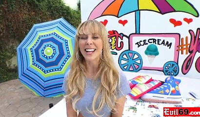 Slutty blonde MILF with big bottom prefers massive shaft stretching her large butt hole