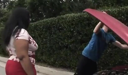 Big Latina with an amazing ass gets an insane anal devastation when her car breaks down