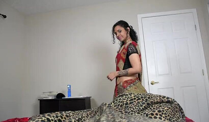 Indiam mom pleasures blows dick