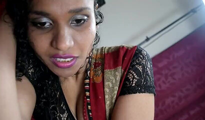 Indiam mom pleasures blows dick