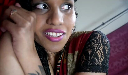 Indiam mom pleasures blows dick