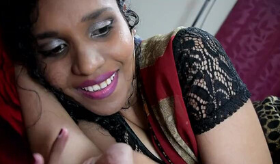 Indiam mom pleasures blows dick