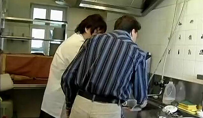 Fat German mature slut offers face for cum