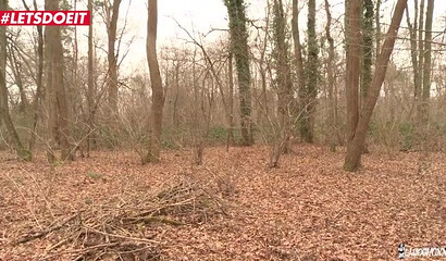 Mature anal slut Max Casanova taking it in her both holes