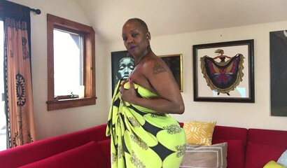 Mature black granny shows her jiling off