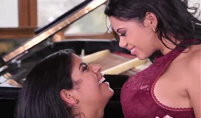 Sexy babe gets lesbian intercourse with her piano teacher