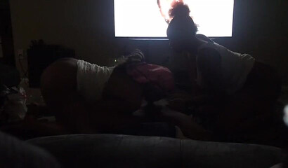 Two sluts share a big cock in a messy threesome