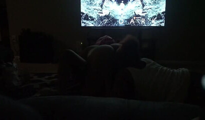 Two sluts share a big cock in a messy threesome