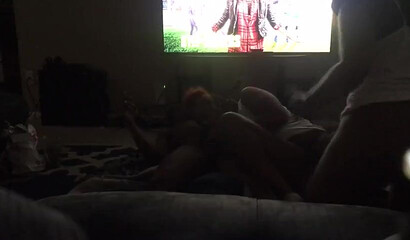 Two sluts share a big cock in a messy threesome