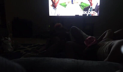 Two sluts share a big cock in a messy threesome