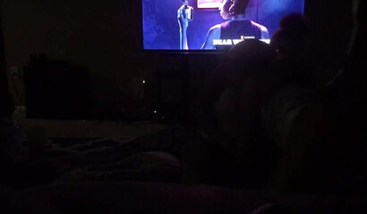 Two sluts share a big cock in a messy threesome