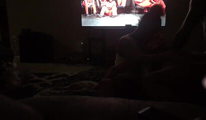 Two sluts share a big cock in a messy threesome