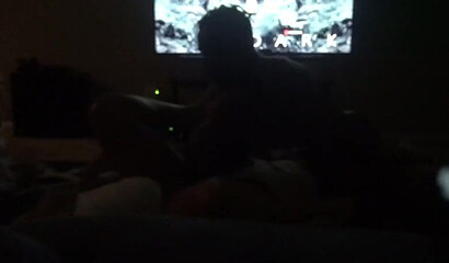 Two sluts share a big cock in a messy threesome