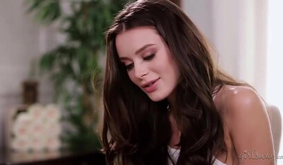 Beautiful Lesbian Lana Rhoades Got Her Pussy Scissored After Massage