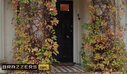 Blonde teen Anna Bailey impales her pussy on a shaft