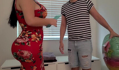 Slutty stepmom in fishnets gets a creampie up her twat