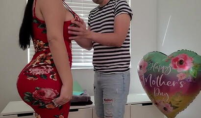 Slutty stepmom in fishnets gets a creampie up her twat