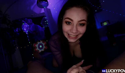 Kinky teen babe in a messy gonzo porn scene