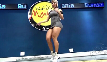 Curvy Latina strips before she rubs her sweet snatch