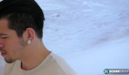 Mature mom offers her pierced pussy to a stud