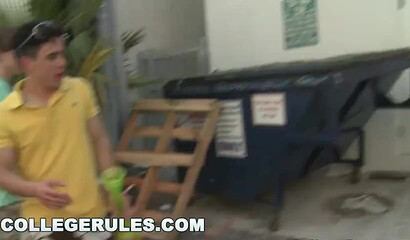 PAWG Jessica Lynn gets naked on Miami beach