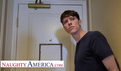 Cougar milf Joslyn James gets juicy cum in her mouth