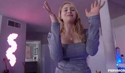 Lonely Alix Lynx wants a creampie for her snatch