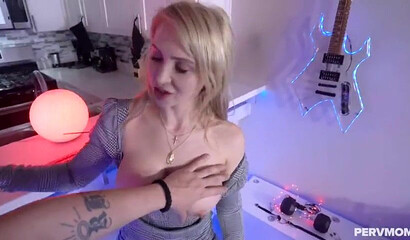 Lonely Alix Lynx wants a creampie for her snatch