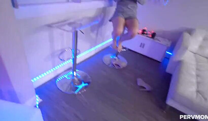 Lonely Alix Lynx wants a creampie for her snatch