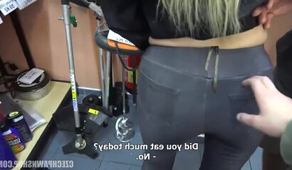 Casting a Czech MILF with a fat ass