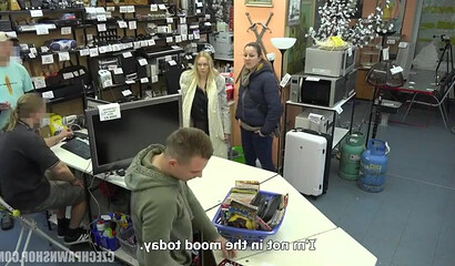 Casting a Czech MILF with a fat ass