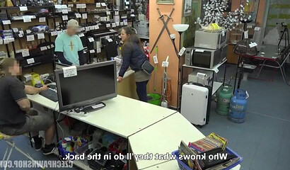 Casting a Czech MILF with a fat ass