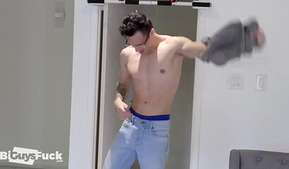 Horny muscle stud gets to destroy a big ass vixen