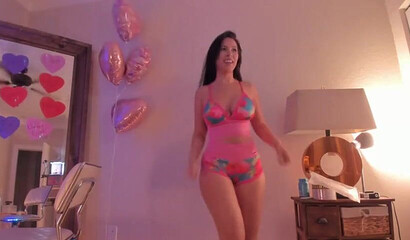 Amateur brunette babe won't stop masturbating until she cums heavily