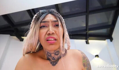 Gorgeous Latina Blonde Milf Squirting On Big Dildo