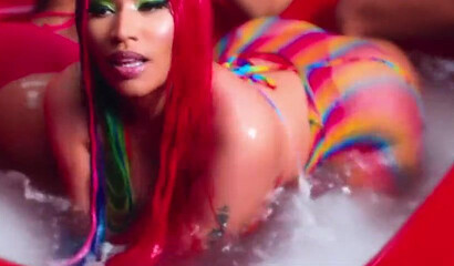 Sexy Amateur Redhead Ebony Celeb With Big Tits Twerking