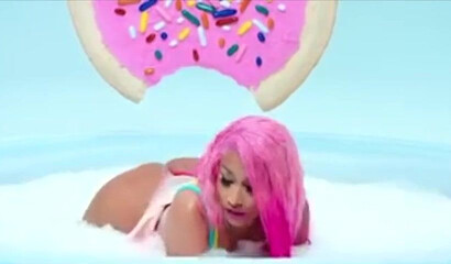 Sexy Amateur Redhead Ebony Celeb With Big Tits Twerking