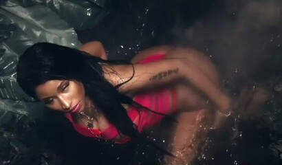 Sexy Amateur Redhead Ebony Celeb With Big Tits Twerking