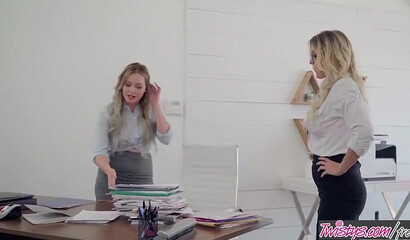 Naughty Amateur Blonde Lesbian Kenzie Taylor Fucking Britney Light