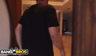 PAWG slut Alexis Texas shows off all her curves