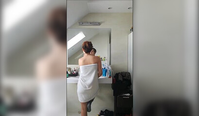 Spying my sexy girlfriend after the shower