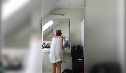 Spying my sexy girlfriend after the shower