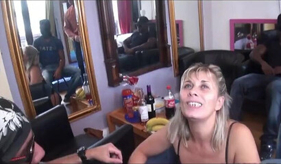 Mature hooker giving her pussy for destroying